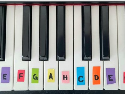 Faces of Autism - Mavrični klavir